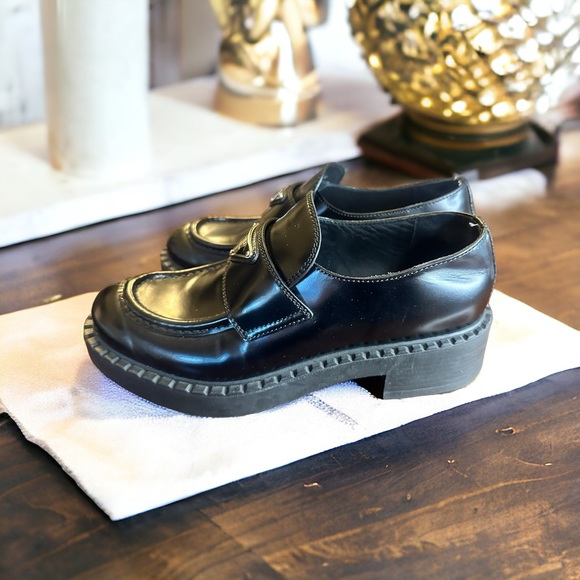 Authentic Prada Women's Triangle Logo Loafers Spazzolato Leather Black 38 - Picture 4 of 12